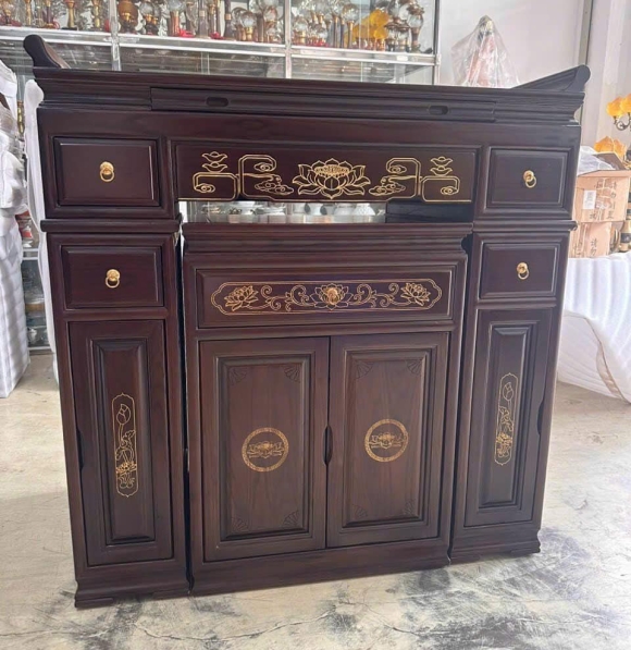 Bàn thờ gia tiên 